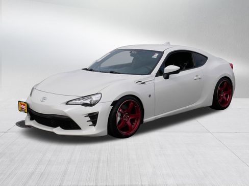 Used 2017 Toyota 86 RWD image 3