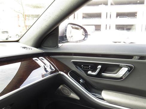 Certified 2022 Mercedes-Benz S 500 4MATIC image 17