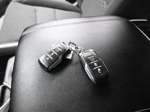 Used 2025 RAM 1500 Big Horn RWD image 15