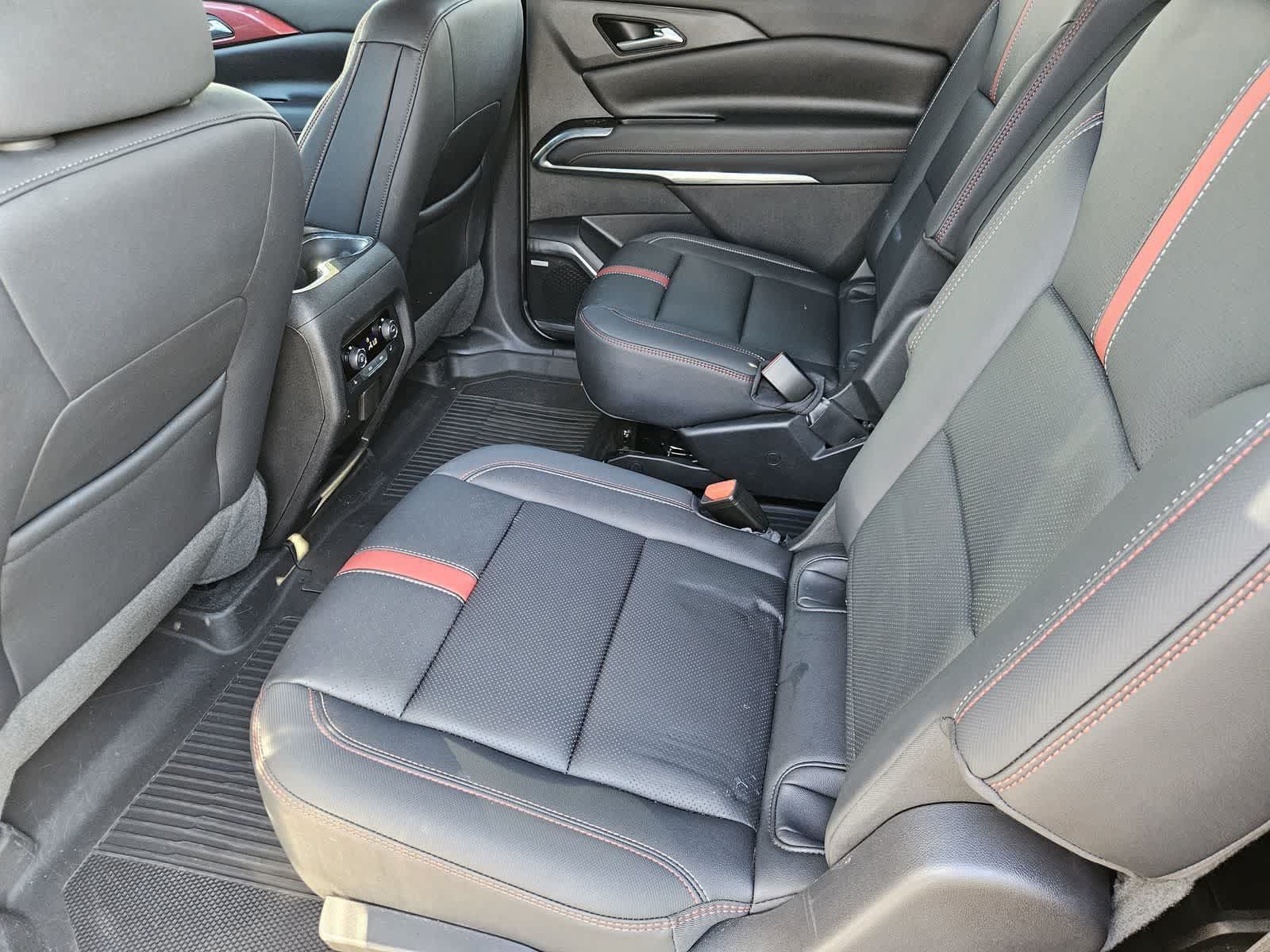 Used 2024 Chevrolet Traverse RS FWD image 29