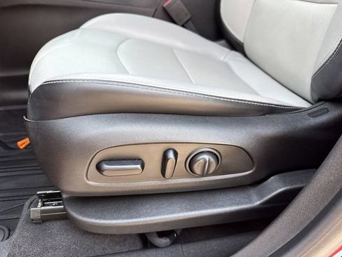 Used 2020 Chevrolet Equinox Premier FWD image 40