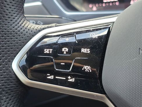 Used 2024 Volkswagen Tiguan SE R-Line AWD/4WD image 12