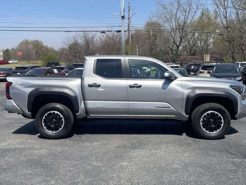 Used 2024 Toyota Tacoma TRD Off-Road image 2