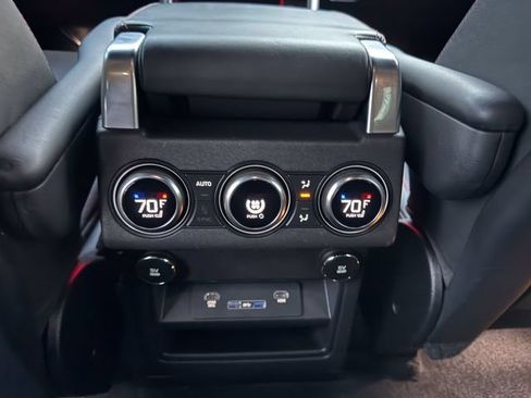 Used 2018 Land Rover Discovery HSE Luxury AWD/4WD image 15