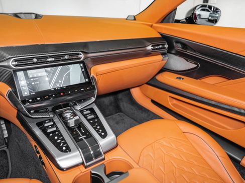 Used 2025 Aston Martin Vanquish image 19