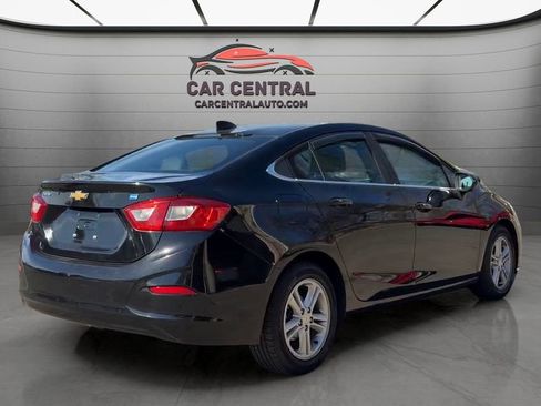 Used 2017 Chevrolet Cruze LT w/ Leather Package FWD image 5