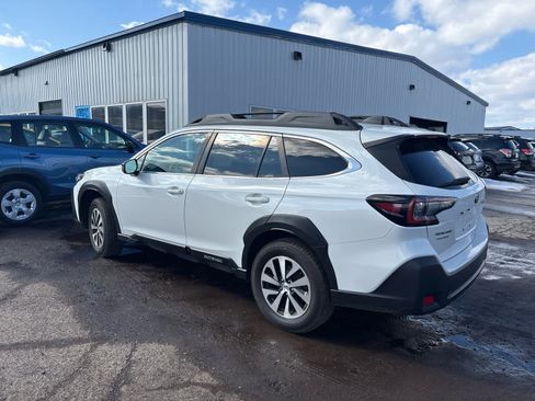Used 2023 Subaru Outback Premium image 4