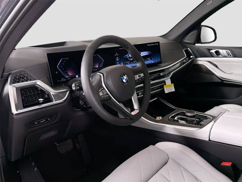 New 2026 BMW X5 xDrive40i w/ Climate Comfort Package AWD/4WD image 9
