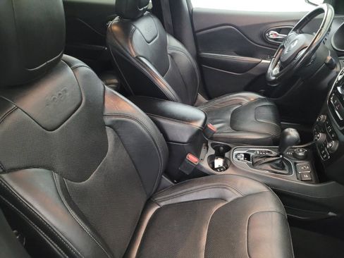 Used 2020 Jeep Cherokee Limited image 21