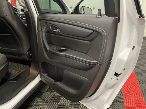 Used 2017 Chevrolet Traverse LT image 40