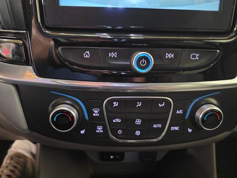 Used 2018 Chevrolet Traverse LT image 18