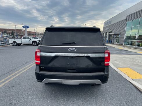 Used 2018 Ford Expedition XLT image 4