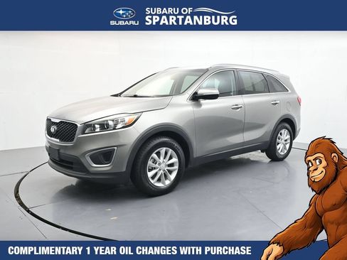 Used 2017 Kia Sorento FWD image 3