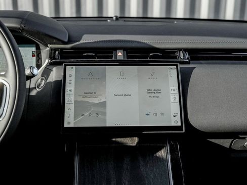 New 2026 Land Rover Range Rover Velar Dynamic SE image 19