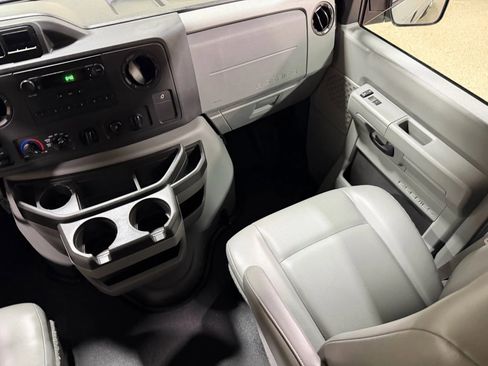 Used 2014 Ford E-250 and Econoline 250 Extended w/ Power Group image 60