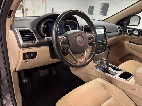 Used 2021 Jeep Grand Cherokee Limited RWD image 4
