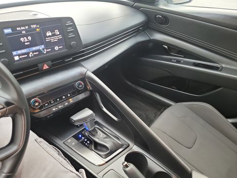 Certified 2025 Hyundai Elantra Sport image 15