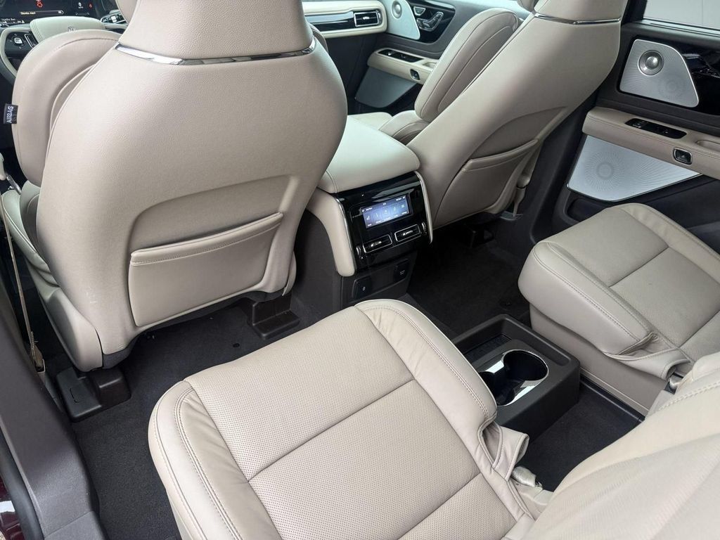 Certified 2024 Lincoln Aviator Reserve w/ Equipment Group 201A AWD/4WD image 28