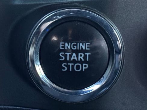 Used 2016 Toyota Tacoma TRD Sport image 11