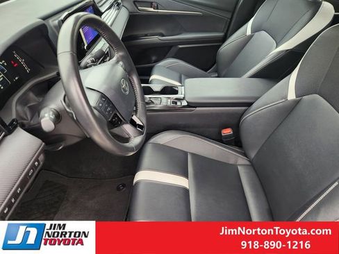 Used 2025 Toyota Camry SE FWD image 13