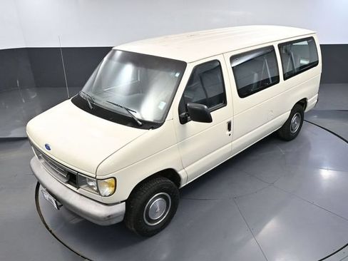 Used 1995 Ford E-150 and Econoline 150 Club Wagon RWD image 46