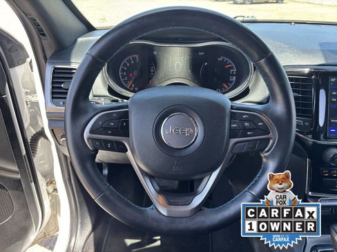 Used 2019 Jeep Grand Cherokee Laredo AWD/4WD image 27