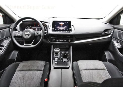 Used 2024 Nissan Rogue SV FWD image 7