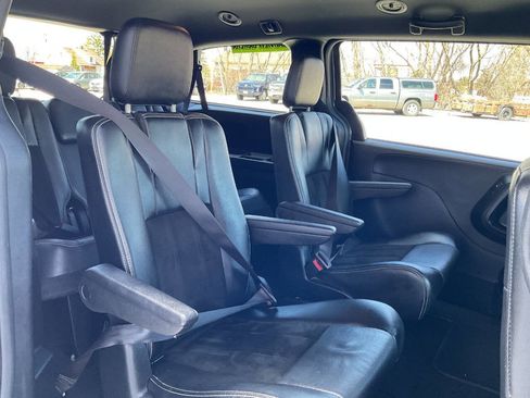 Used 2016 Dodge Grand Caravan SXT image 42
