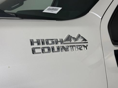 Used 2024 Chevrolet Silverado 2500 High Country w/ High Country Premium Package AWD/4WD image 10