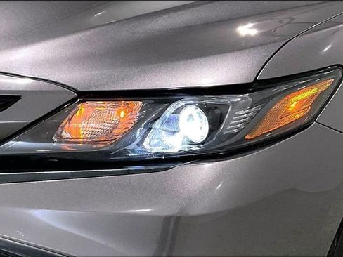 Used 2024 Toyota Camry SE image 31