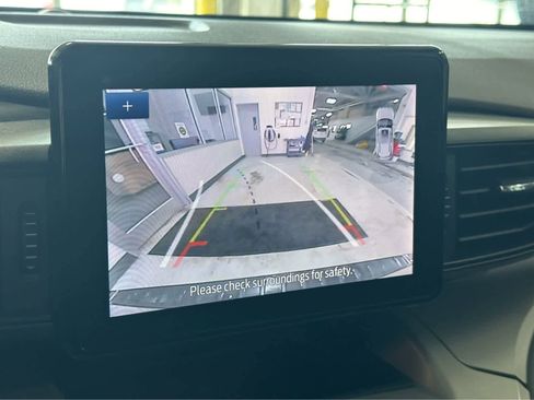 Used 2023 Ford Explorer XLT image 30