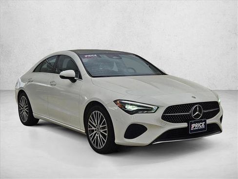 Used 2025 Mercedes-Benz CLA 250 4MATIC image 3