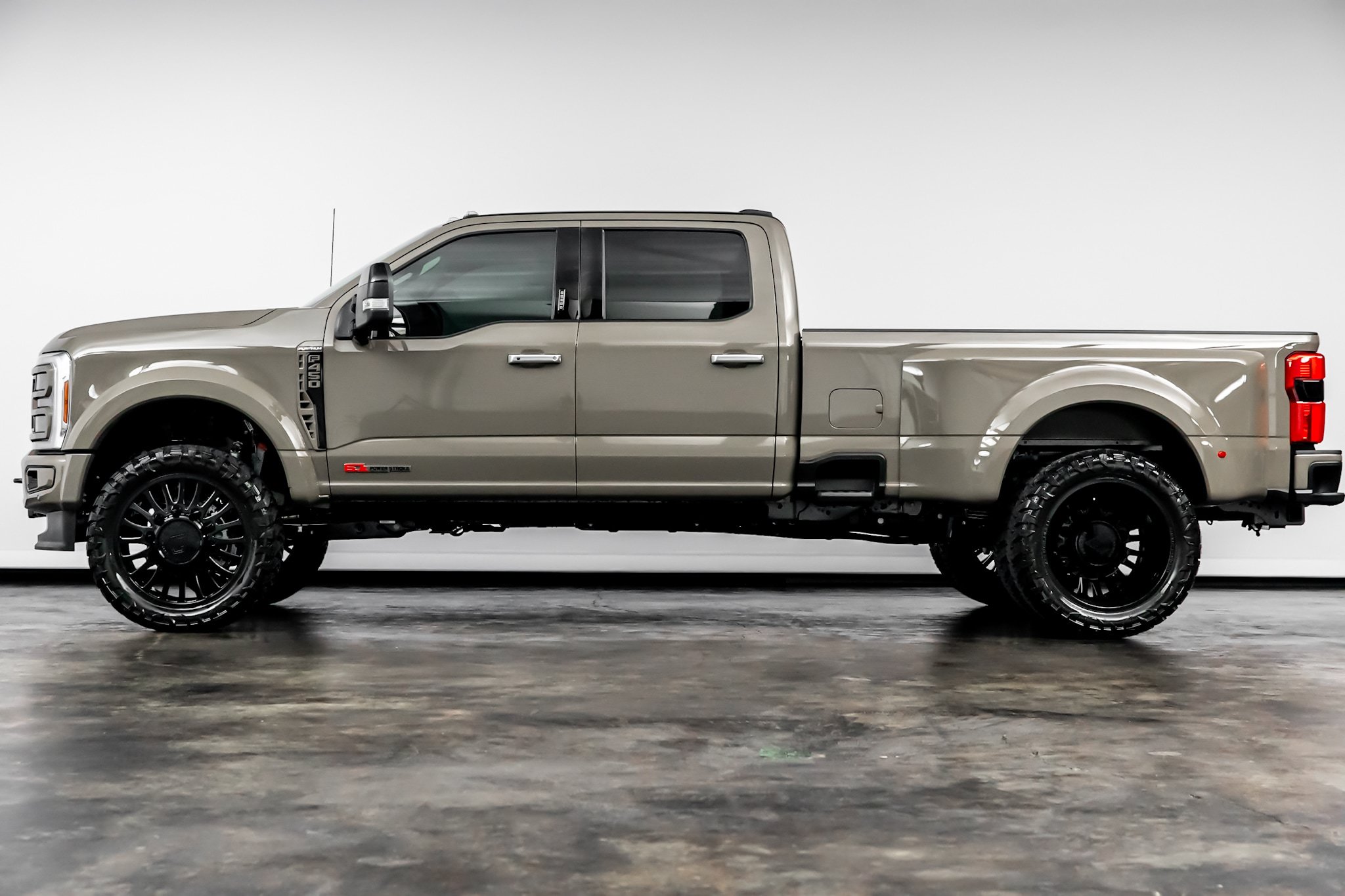 Used 2026 Ford F450 Platinum w/ Platinum Plus Package AWD/4WD image 9