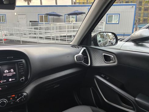 Used 2025 Kia Soul LX w/ LX Technology Package image 33