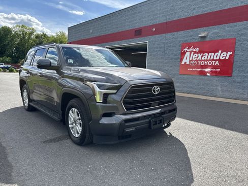 Certified 2025 Toyota Sequoia SR5 AWD/4WD image 1