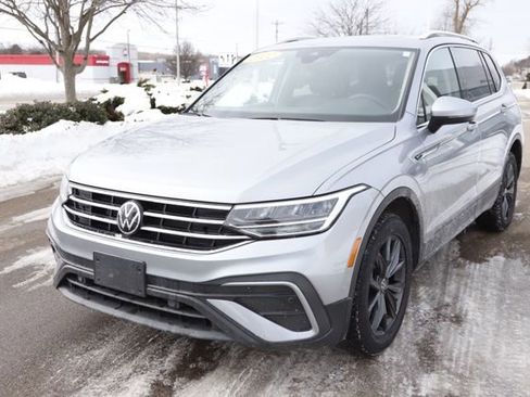 Used 2022 Volkswagen Tiguan SE w/ Panoramic Sunroof Package image 10