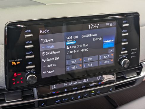 Used 2023 Toyota Sienna XLE FWD image 30