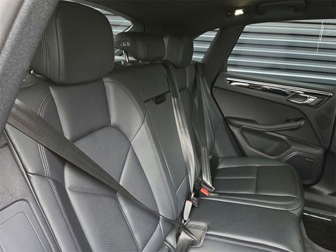 Used 2025 Porsche Macan image 21