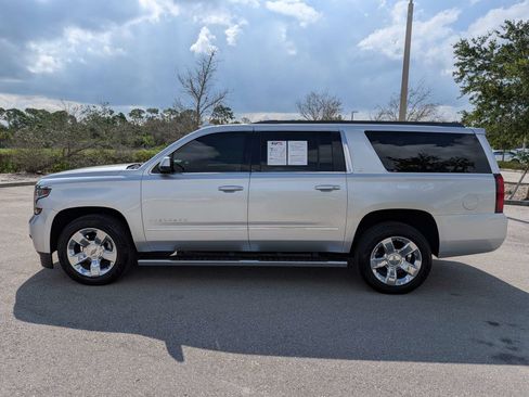 Used 2018 Chevrolet Suburban LT w/ LT Signature Package AWD/4WD image 8