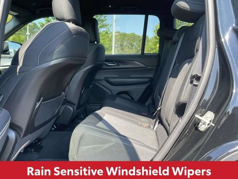 Used 2024 Jeep Grand Cherokee Laredo w/ Luxury Tech Group I RWD image 13