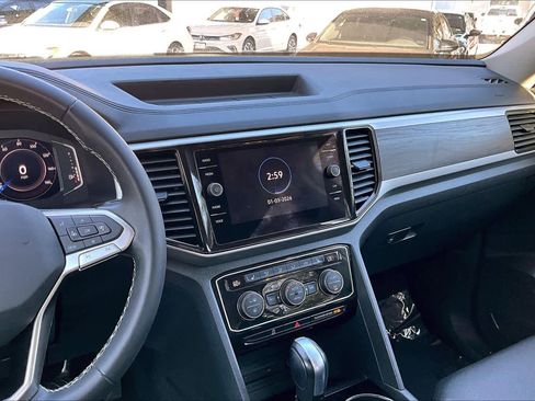 Certified 2023 Volkswagen Atlas SE image 6