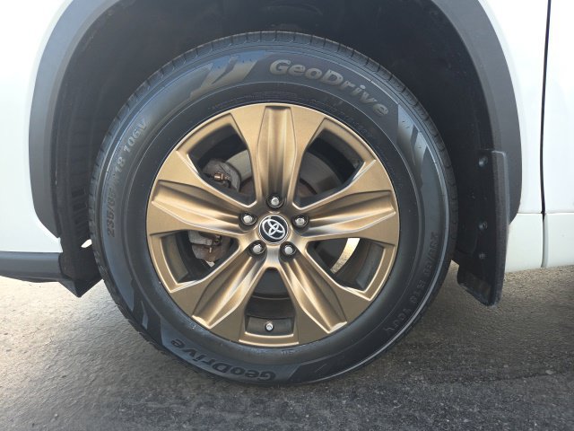 Used 2023 Toyota Highlander Bronze Edition AWD/4WD image 28
