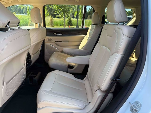 Used 2021 Jeep Grand Cherokee L Limited AWD/4WD image 14
