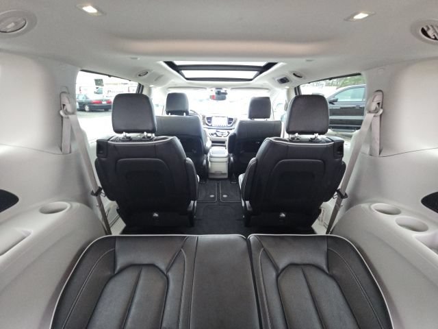 Used 2024 Chrysler Pacifica Limited FWD image 14