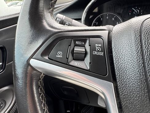 Used 2021 Buick Encore Preferred AWD/4WD image 14