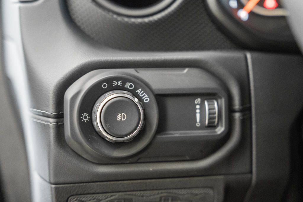 Used 2024 Jeep Wrangler Unlimited Rubicon w/ Technology Group AWD/4WD image 43
