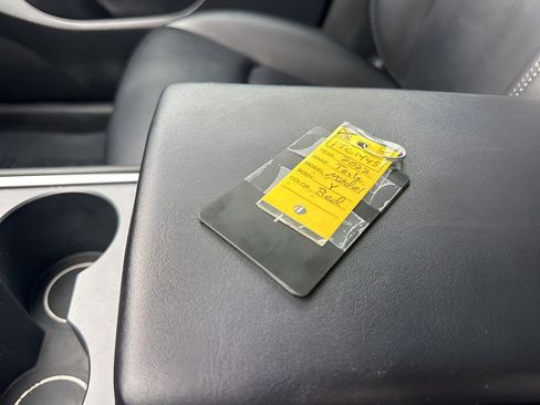 Used 2022 Tesla Model Y Long Range image 37