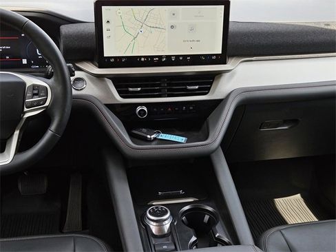 Used 2025 Ford Explorer Active w/ Active Comfort Package image 31