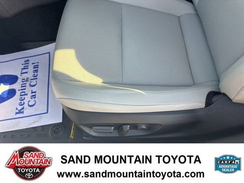 Used 2023 Toyota Prius XLE FWD image 16