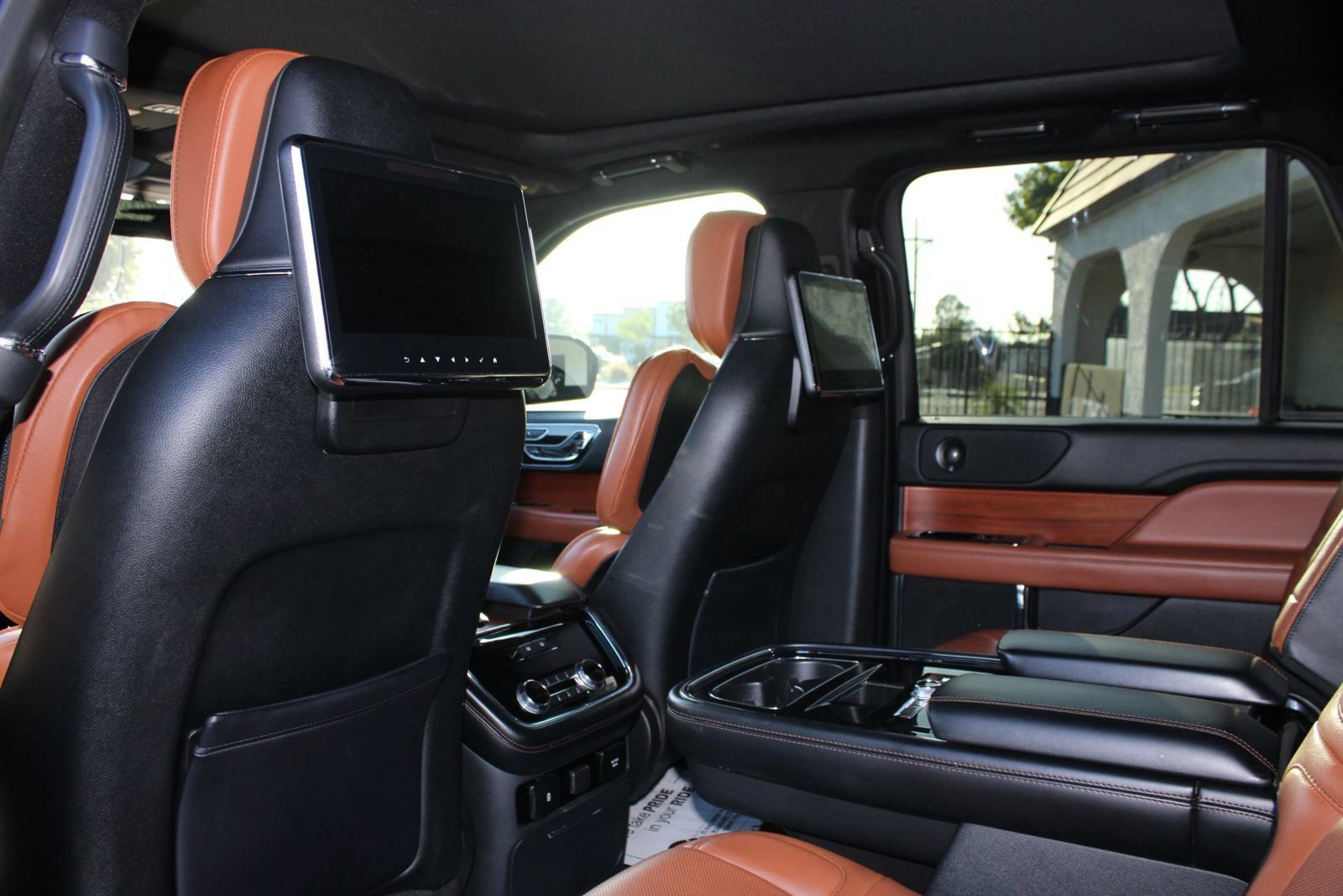 Used 2018 Lincoln Navigator L Reserve w/ Technology Package AWD/4WD image 15